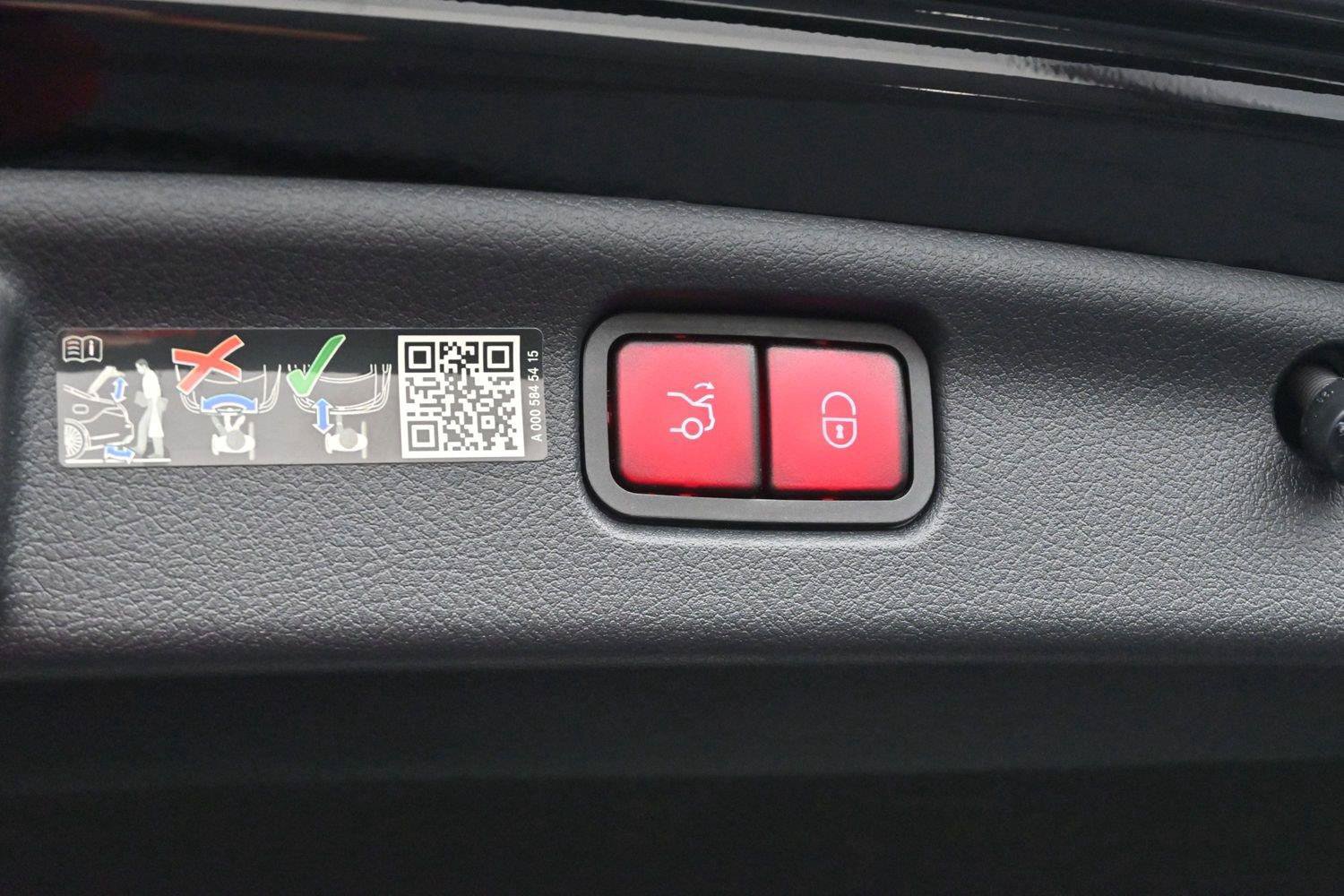 Used 2025 Mercedes-Benz C 300 4MATIC Sedan image 10