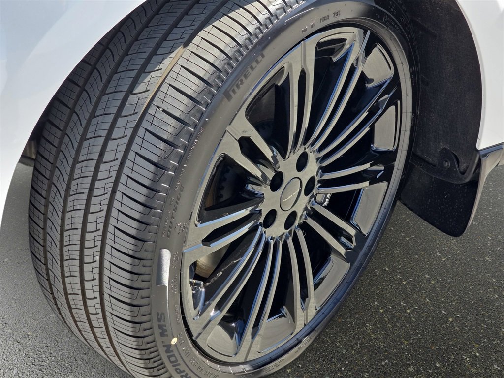 New 2026 Land Rover Range Rover Long Wheelbase SE image 35