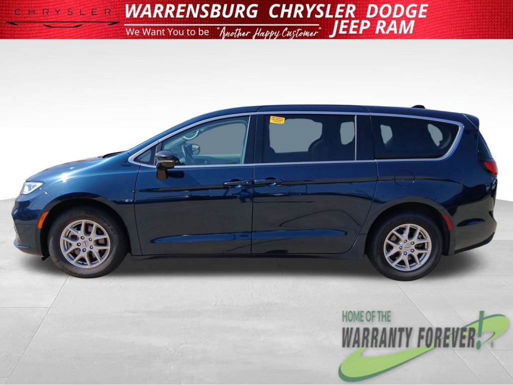 Used 2024 Chrysler Pacifica Touring-L FWD image 7