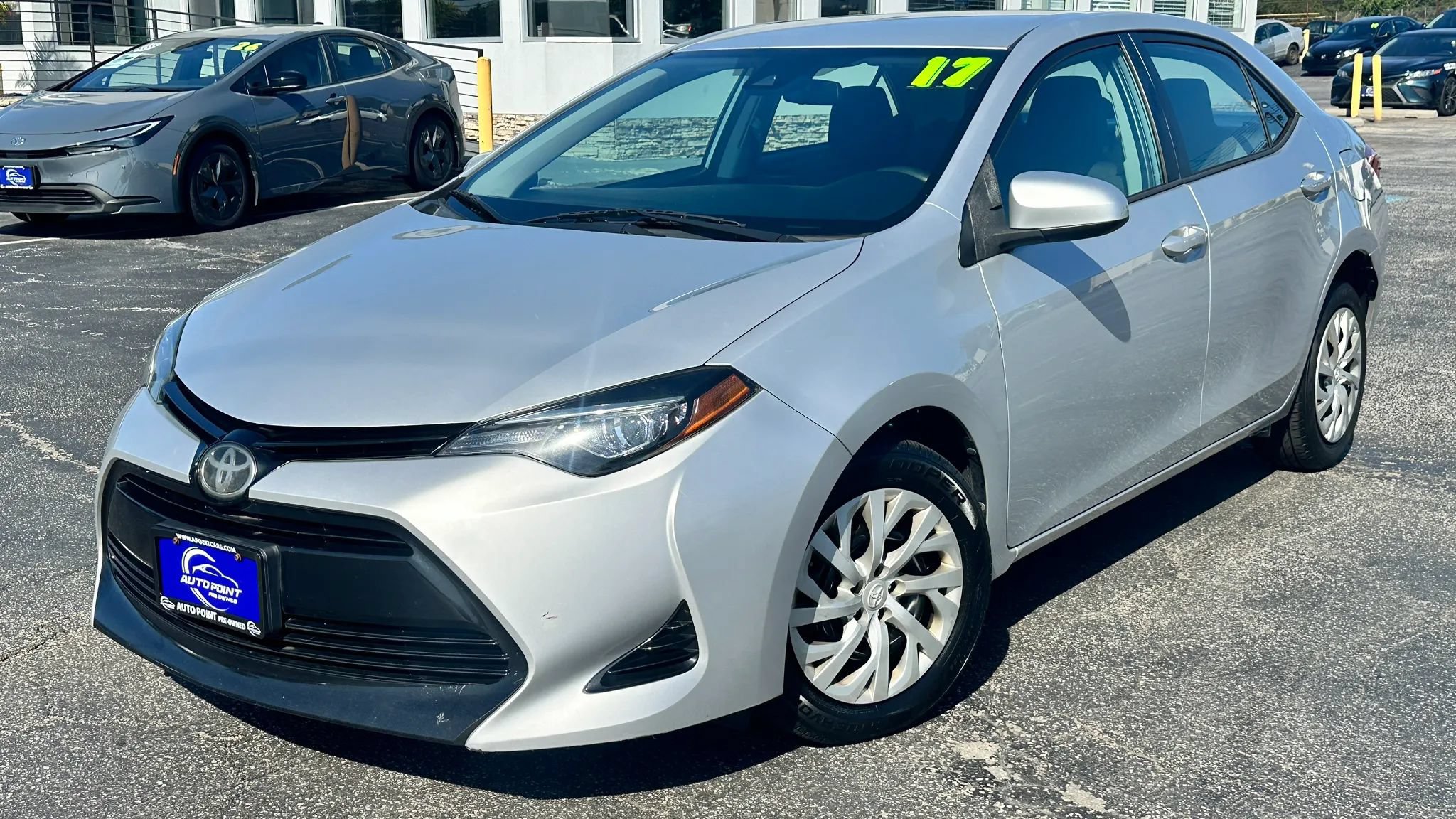 Used 2017 Toyota Corolla LE w/ Carpet Mat Package (TMS) FWD image 1
