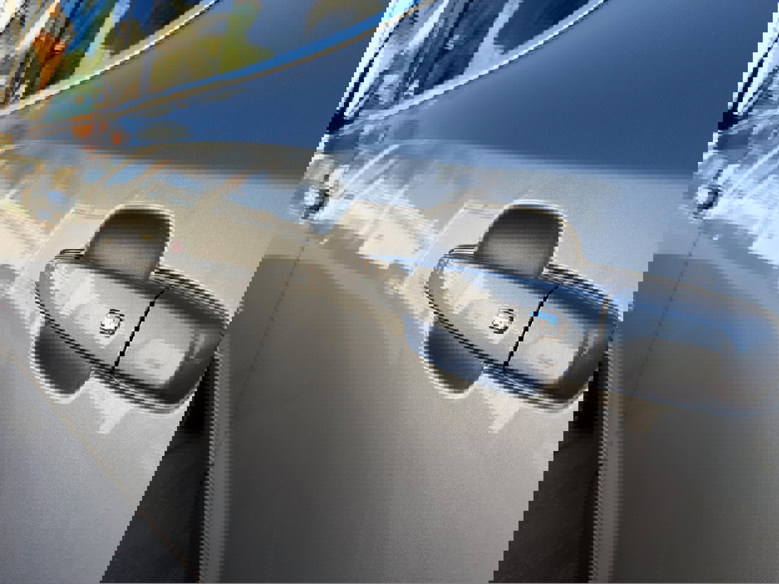 Used 2023 GMC Acadia SLT image 39