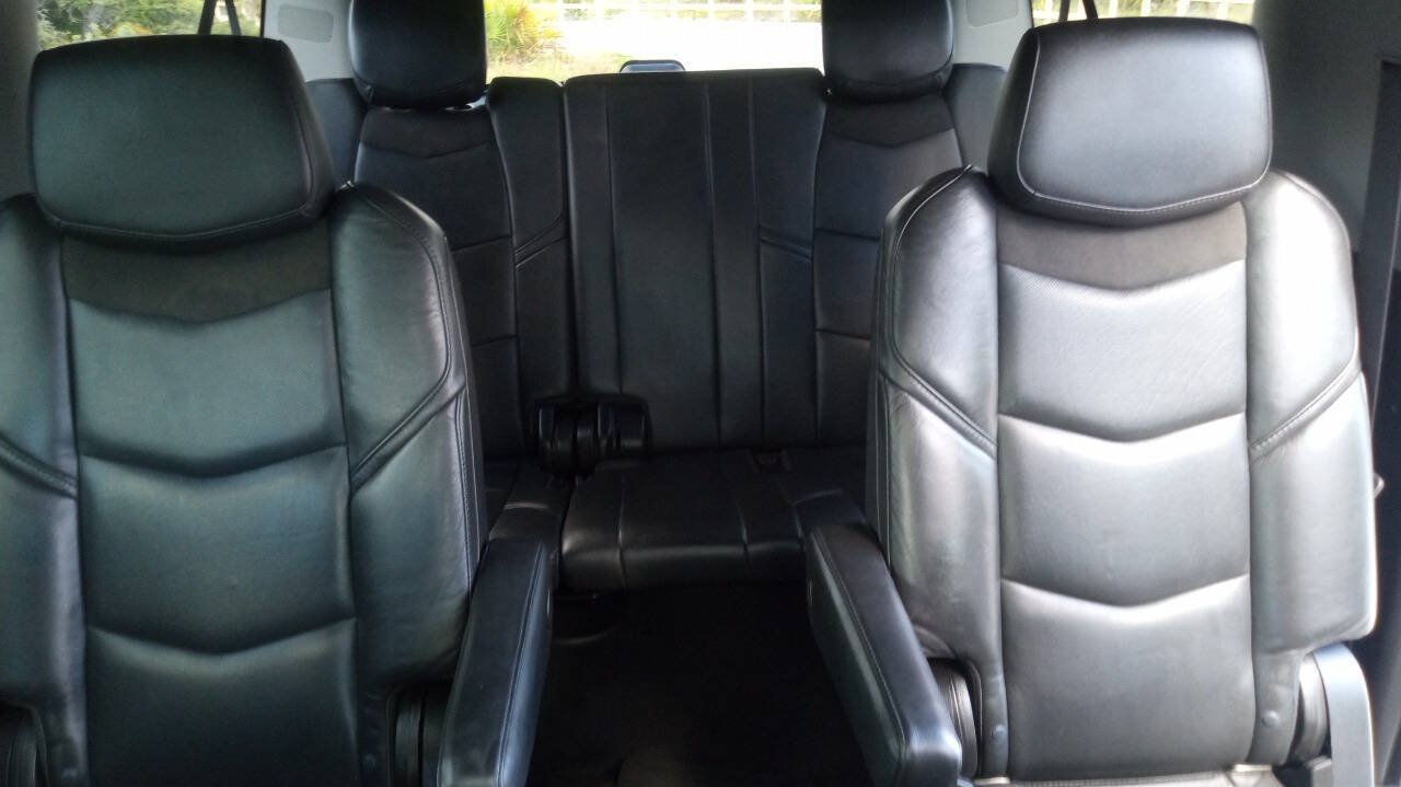 Used 2017 Cadillac Escalade ESV Luxury AWD/4WD image 14