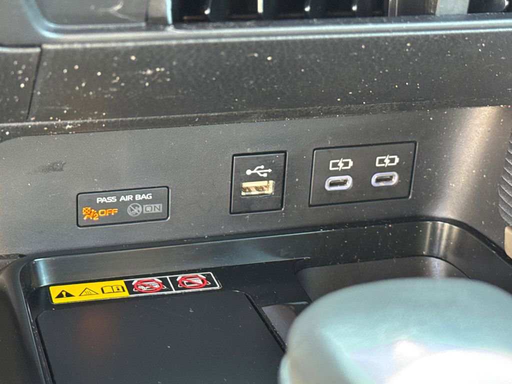 Used 2025 Toyota Camry SE image 30