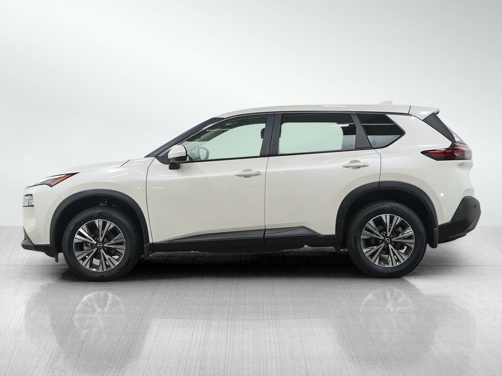 Used 2023 Nissan Rogue SV AWD/4WD image 2