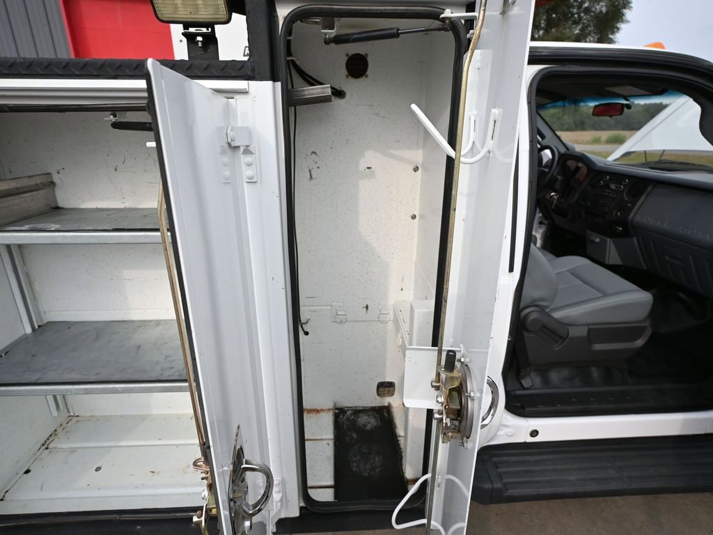 Used 2016 Ford F550 2WD Regular Cab Super Duty image 64