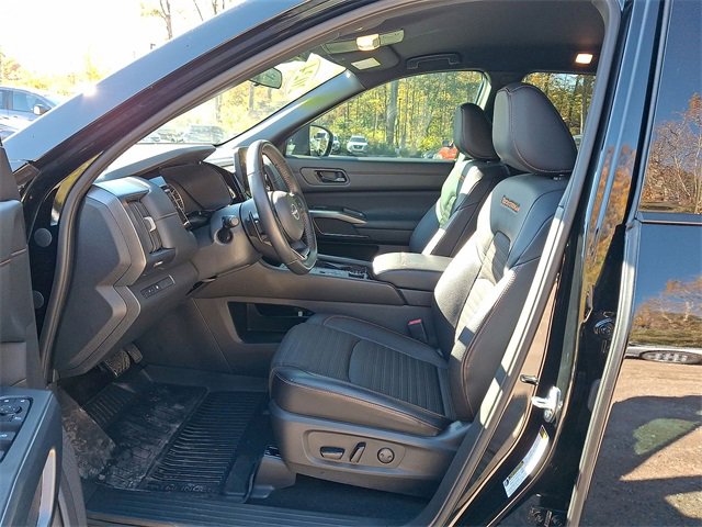 Used 2024 Nissan Pathfinder Rock Creek image 11