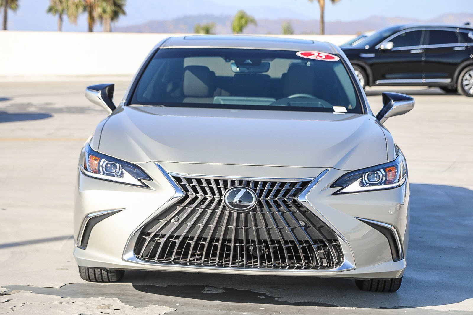 Used 2025 Lexus ES 300h w/ Premium Package FWD image 2