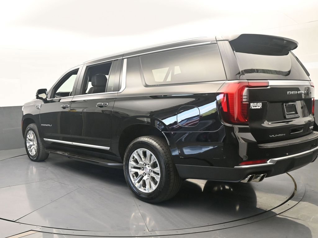Used 2025 GMC Yukon XL Denali AWD/4WD image 4
