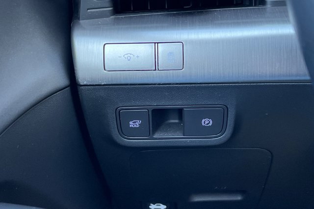 Certified 2025 Hyundai Kona Limited FWD image 34