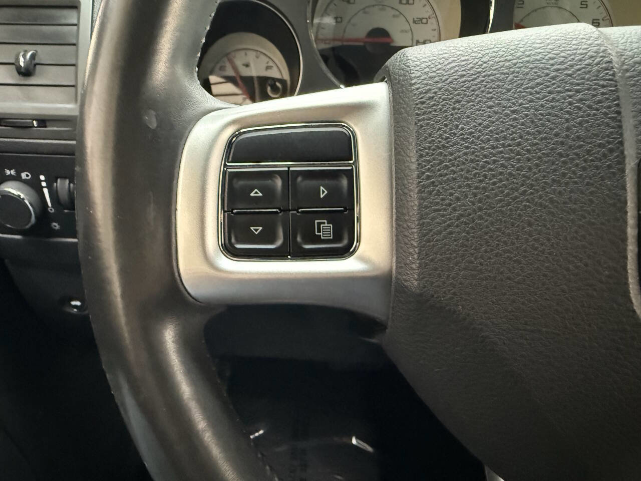 Used 2014 Dodge Challenger SXT RWD image 20