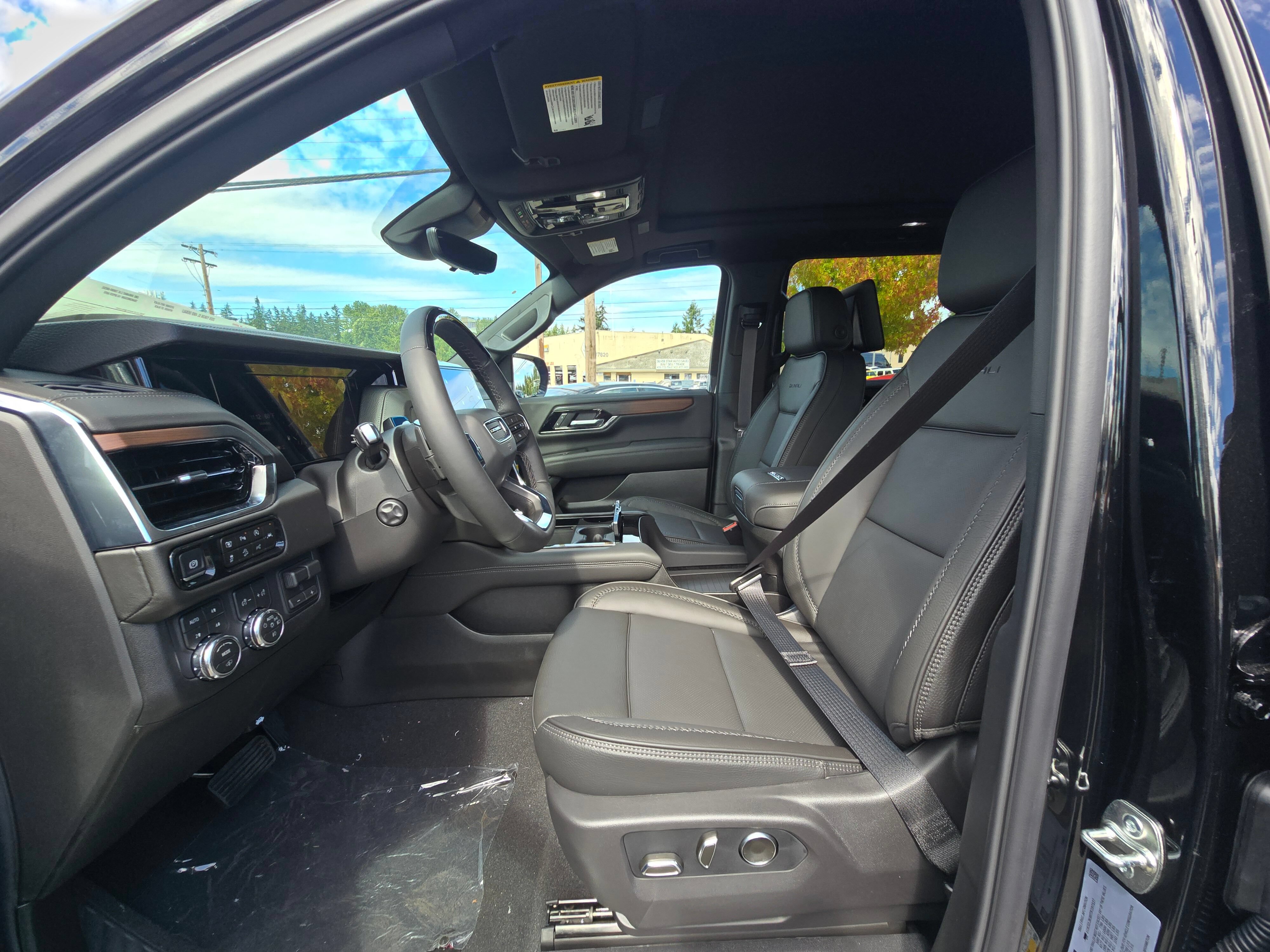 New 2026 GMC Yukon XL Denali w/ Denali Reserve Package AWD/4WD image 15