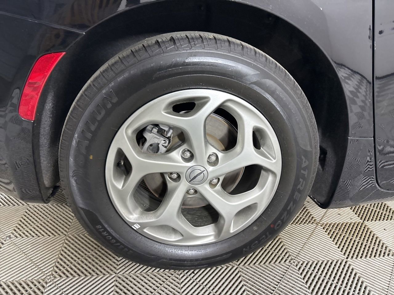 Used 2024 Chrysler Pacifica Limited image 31