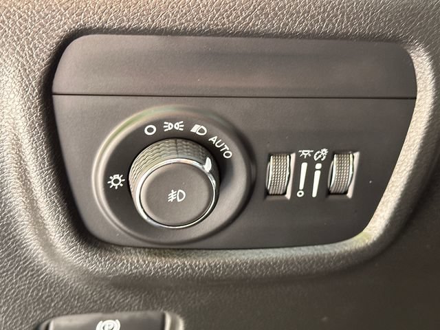 Used 2023 Jeep Grand Cherokee L Limited AWD/4WD image 31