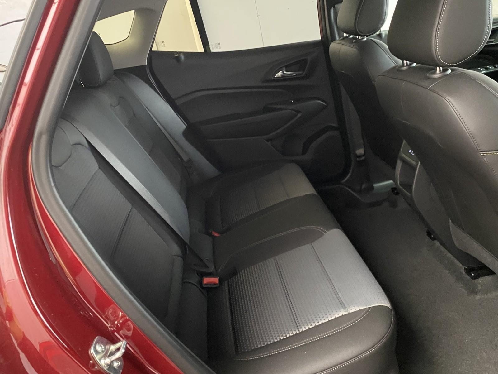 Used 2025 Chevrolet Trax LT w/ Driver Confidence Package FWD image 12
