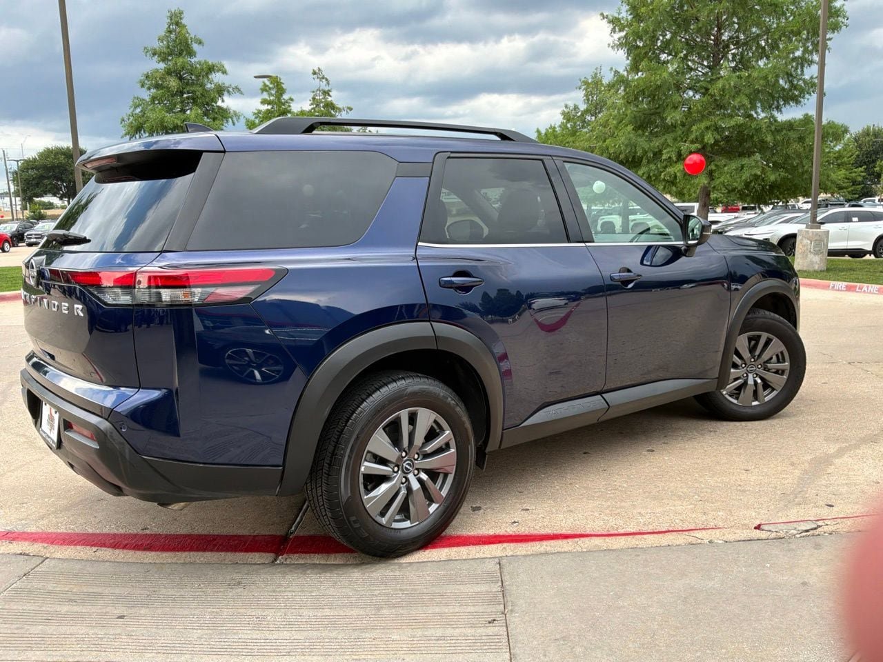 Used 2025 Nissan Pathfinder SV FWD image 6