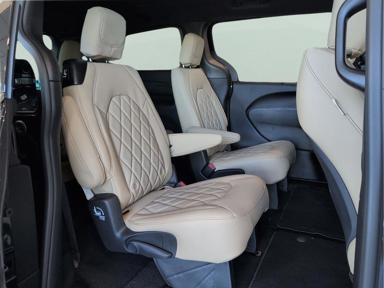 New 2026 Chrysler Pacifica Select image 42