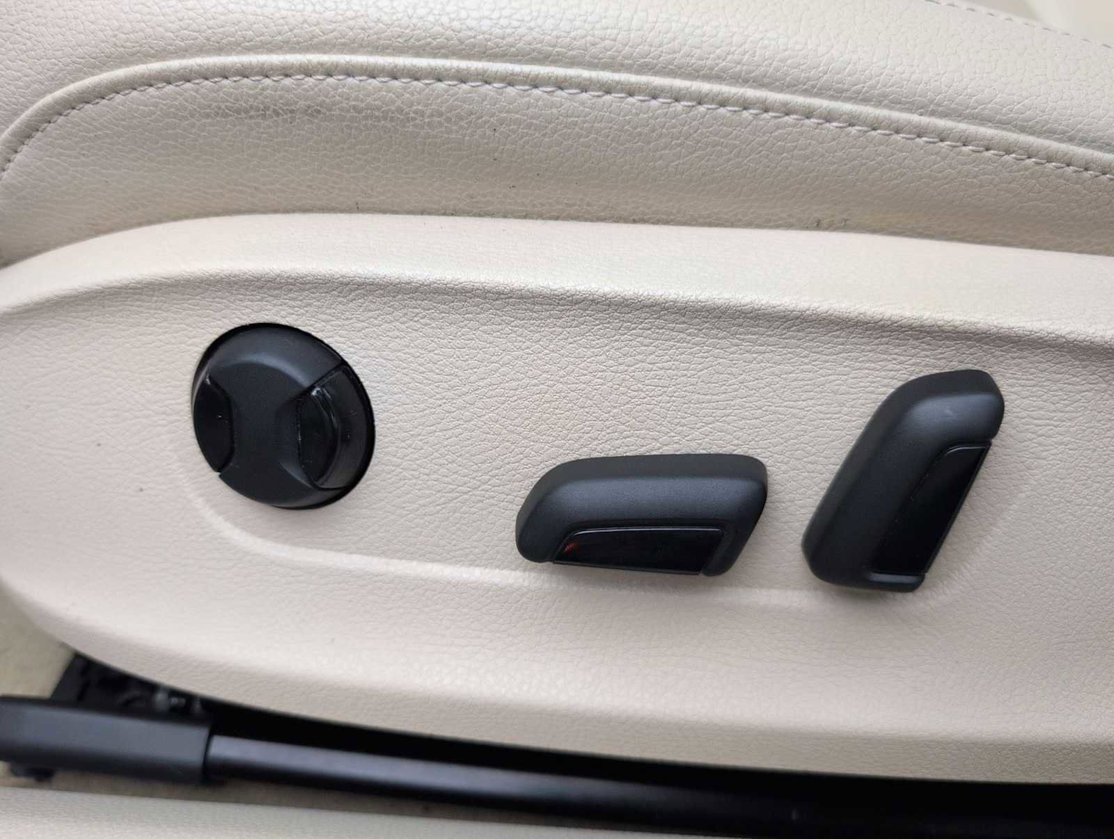 Used 2013 Volkswagen Passat 2.5 SE image 17