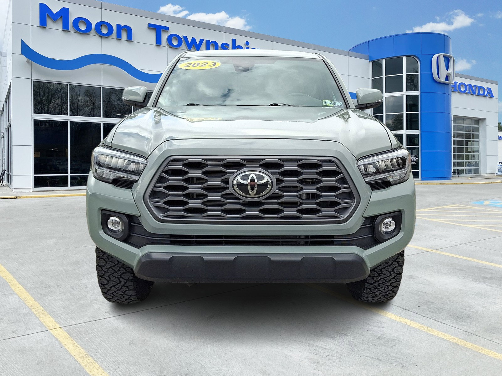 Used 2023 Toyota Tacoma TRD Off-Road image 2
