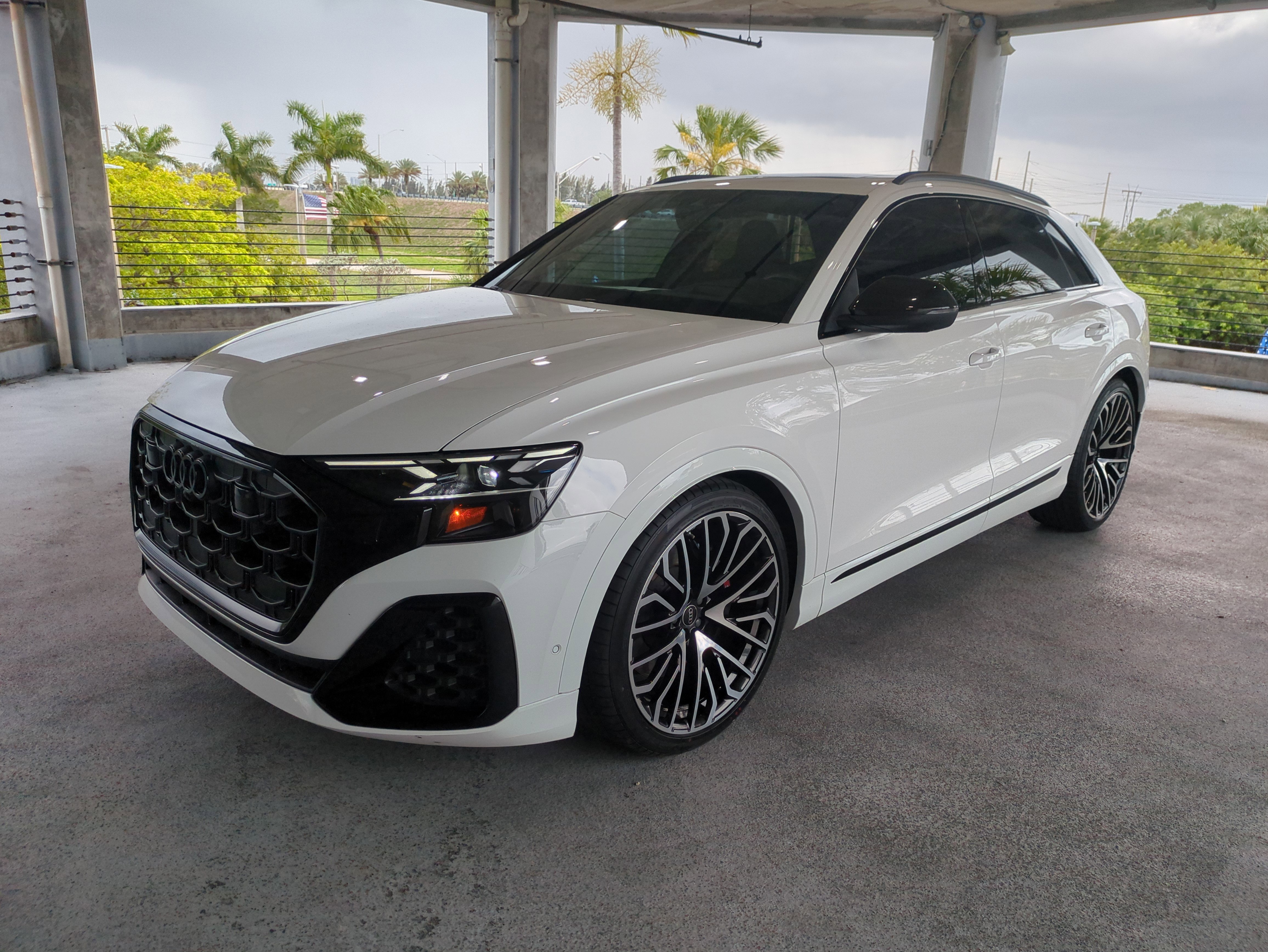 Used 2024 Audi SQ8 Prestige image 9