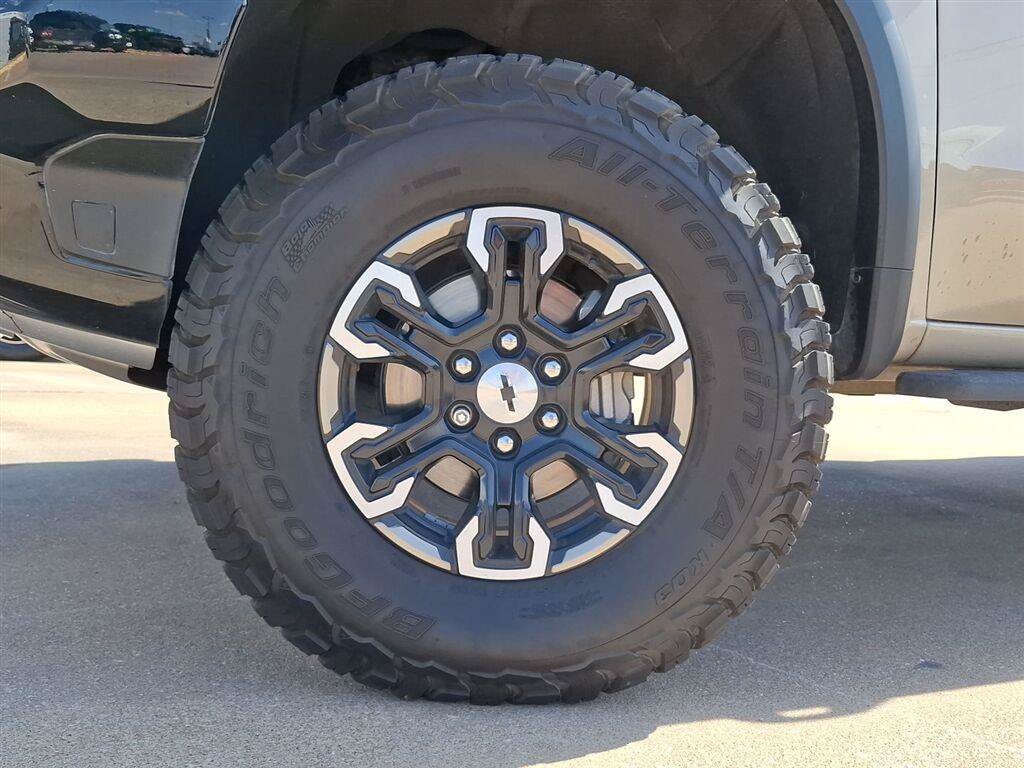 Used 2022 Chevrolet Silverado 1500 ZR2 w/ Technology Package AWD/4WD image 13
