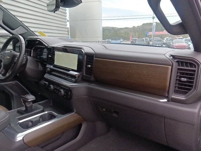 Used 2024 Chevrolet Silverado 1500 High Country w/ Technology Package image 34