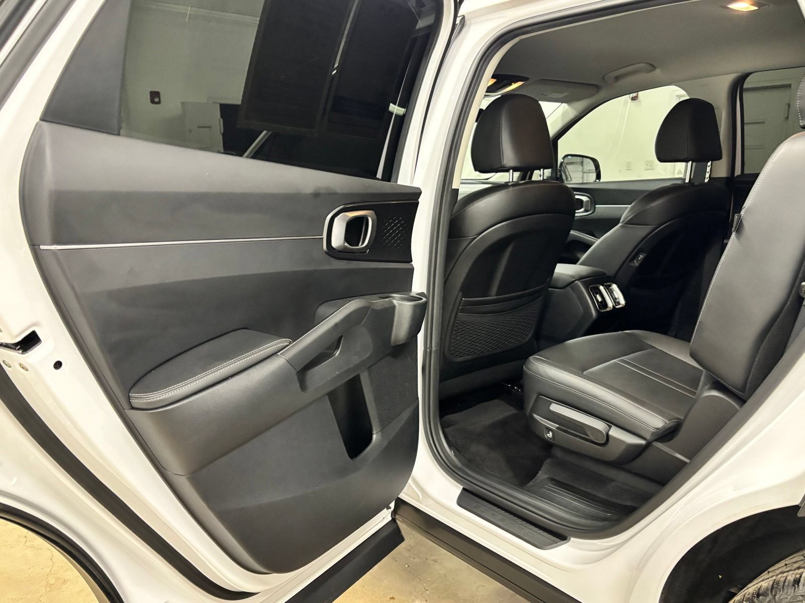 Used 2025 Kia Sorento EX FWD image 19