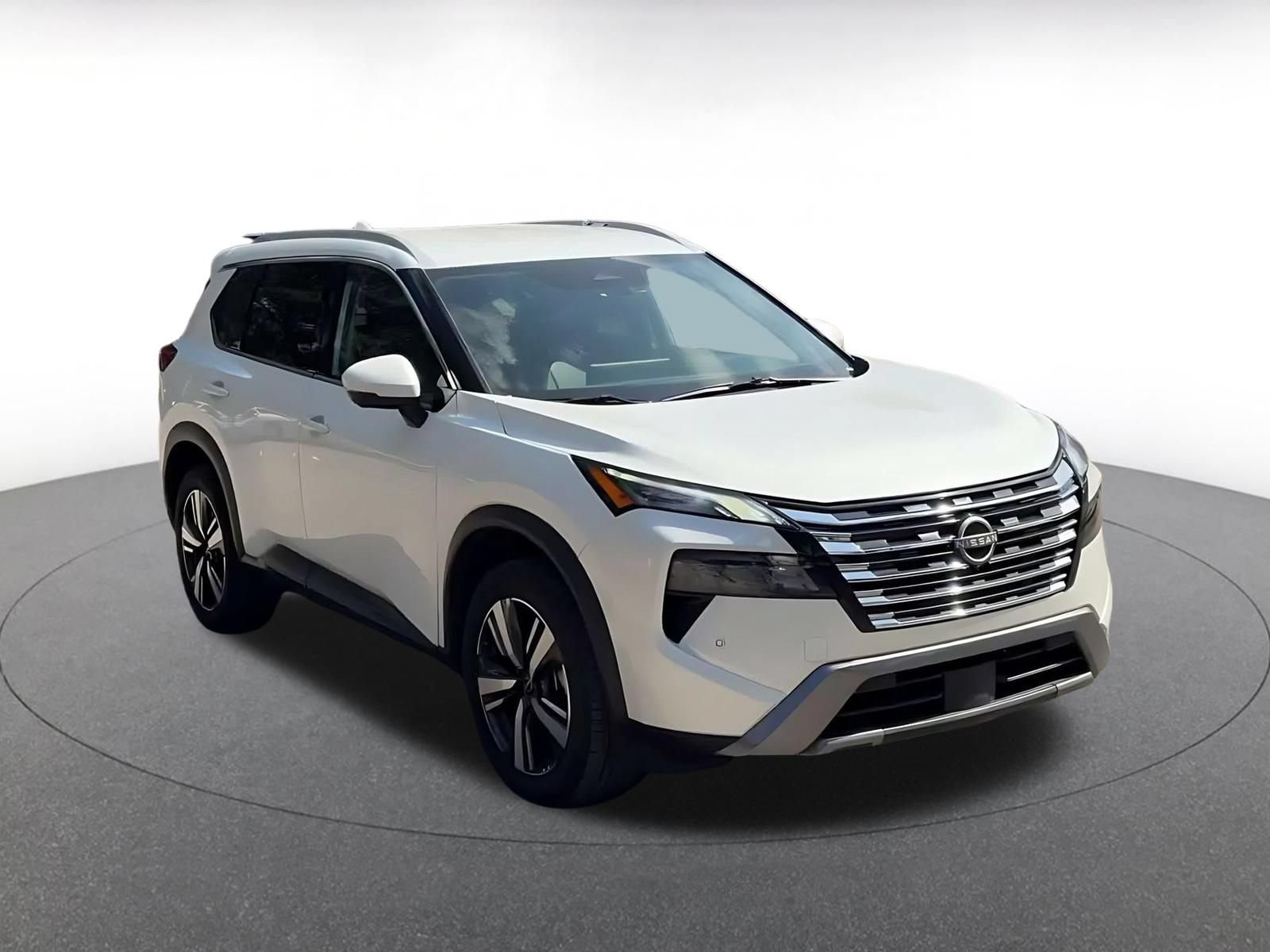 Used 2026 Nissan Rogue SL AWD/4WD image 3