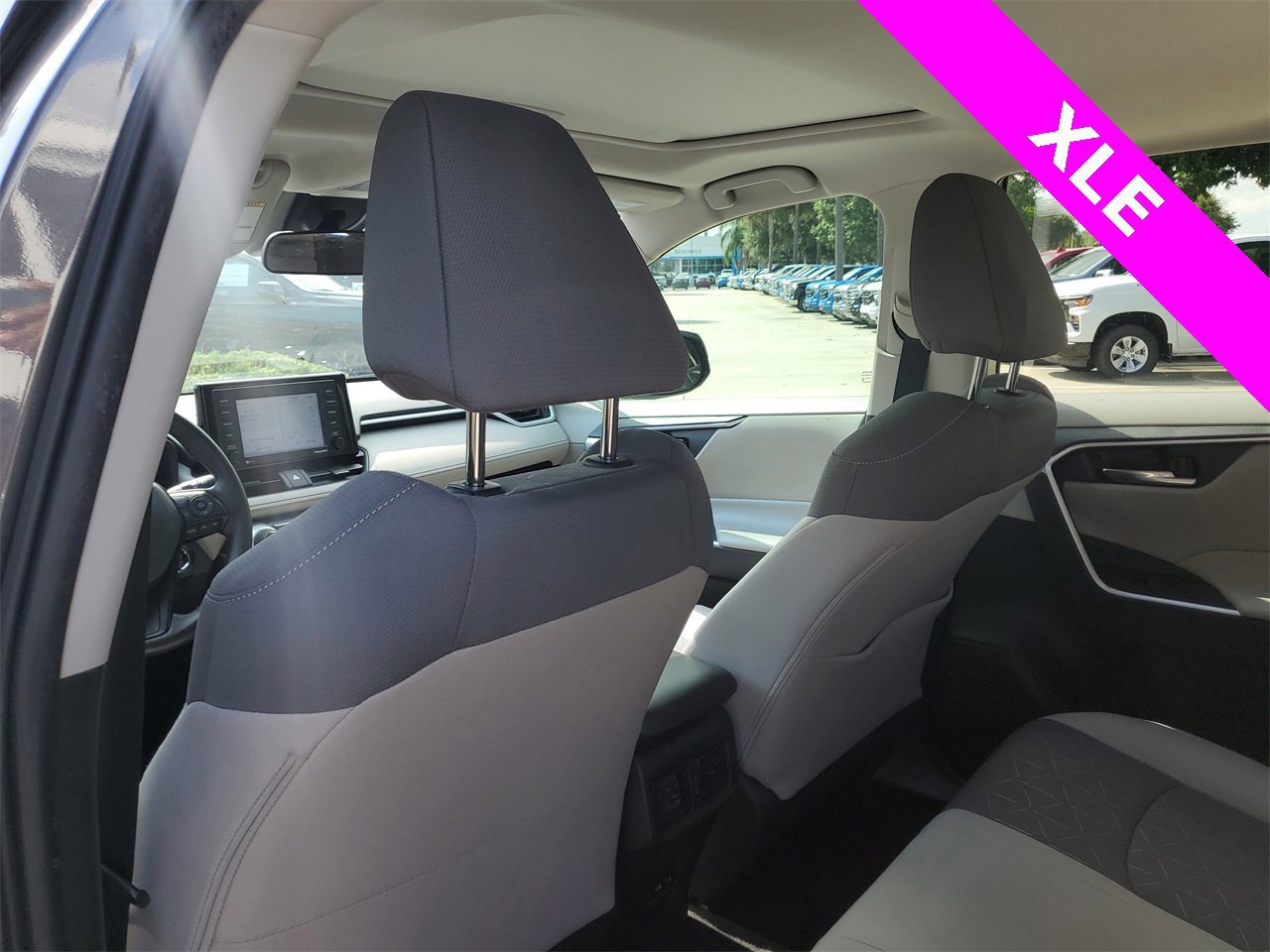 Used 2022 Toyota RAV4 XLE image 10