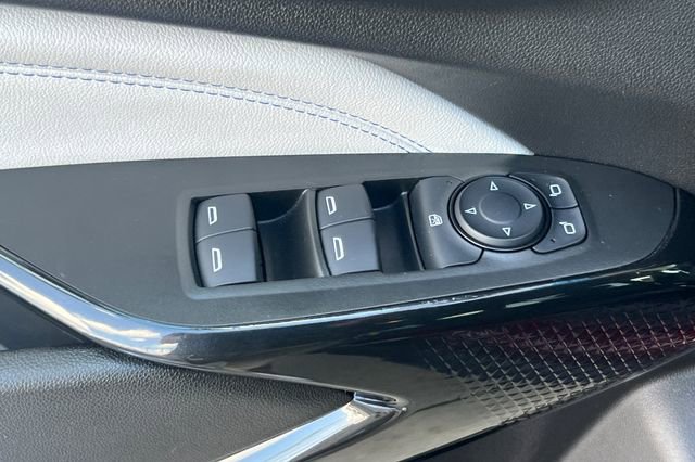 Used 2025 Chevrolet Trax LT w/ LT Convenience Package image 12