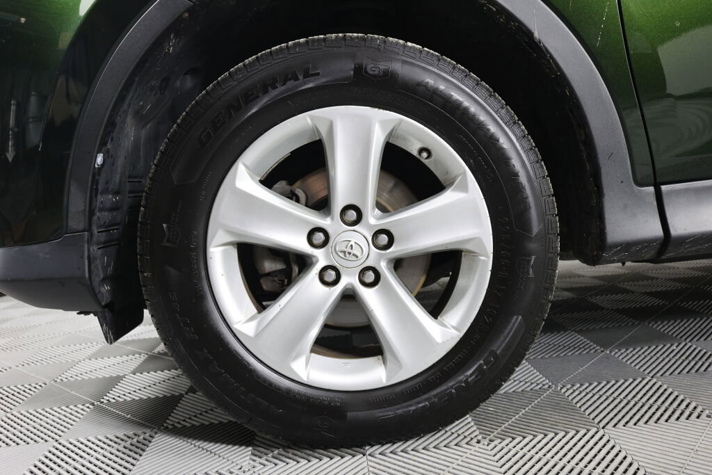 Used 2013 Toyota RAV4 XLE AWD/4WD image 9