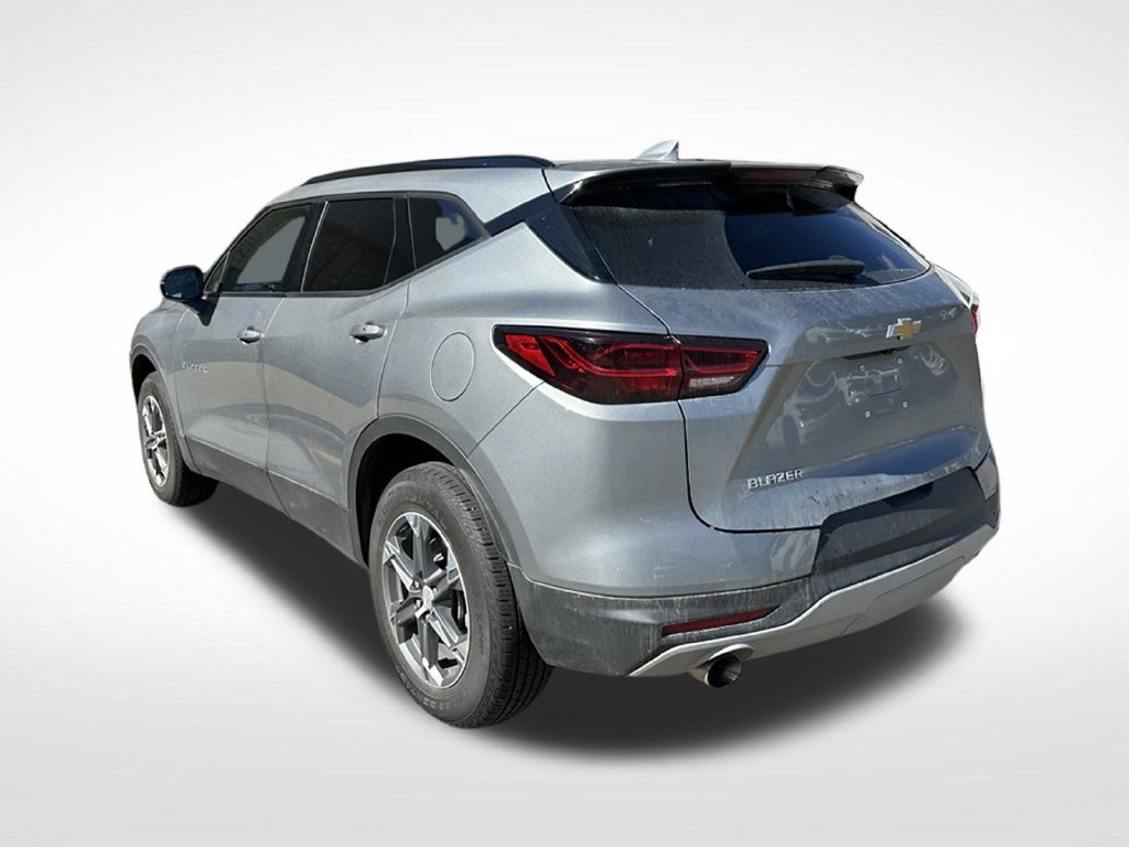 Used 2024 Chevrolet Blazer LT w/ Convenience Package FWD image 3