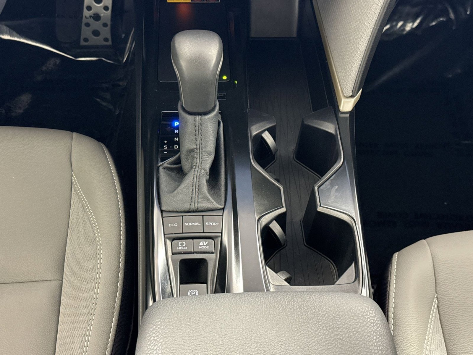 Used 2025 Toyota Camry SE w/ Multimedia Upgrade Package image 22