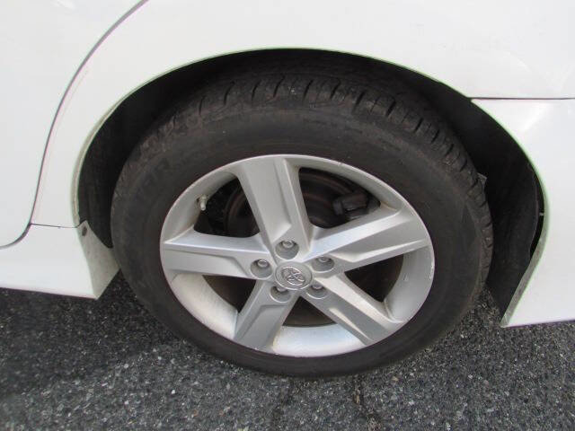 Used 2014 Toyota Camry SE image 14