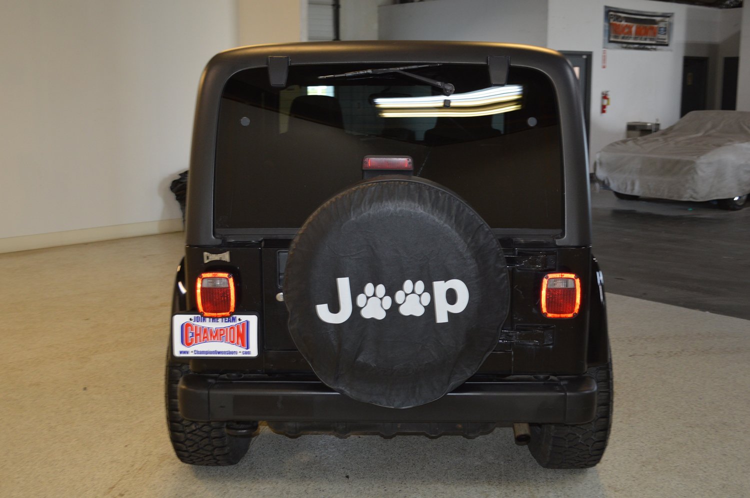 Used 2004 Jeep Wrangler Sahara w/ Dual Top Group AWD/4WD image 4