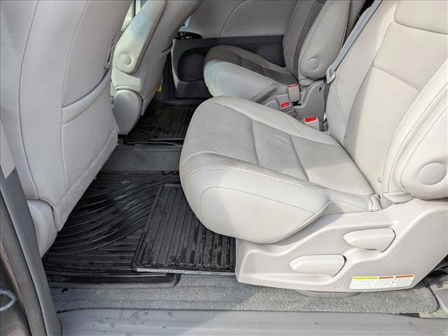 Used 2015 Toyota Sienna XLE image 18
