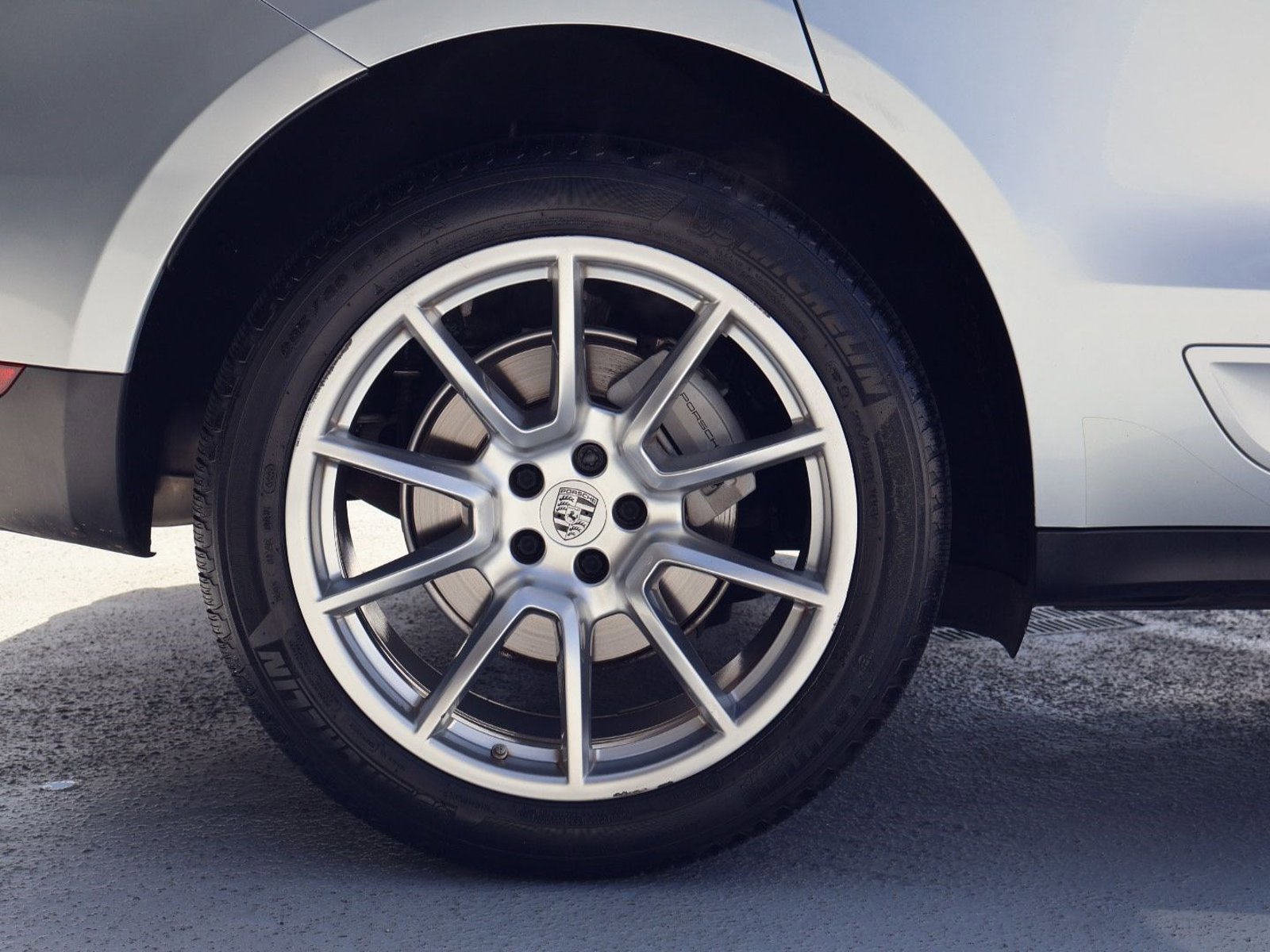 Used 2018 Porsche Macan S image 27