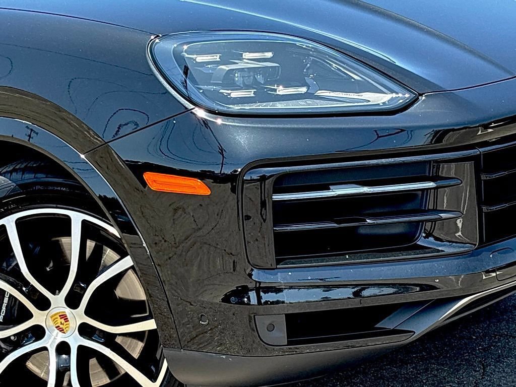 Used 2024 Porsche Cayenne Coupe AWD/4WD image 7