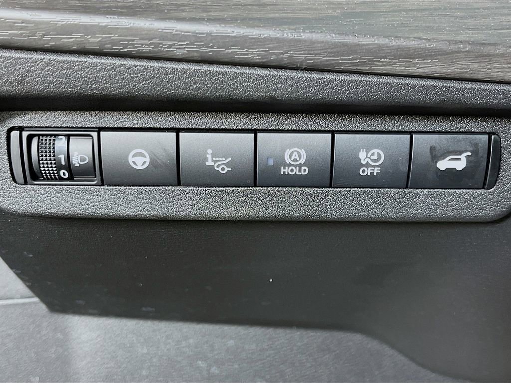 Used 2025 Nissan Ariya AWD image 13