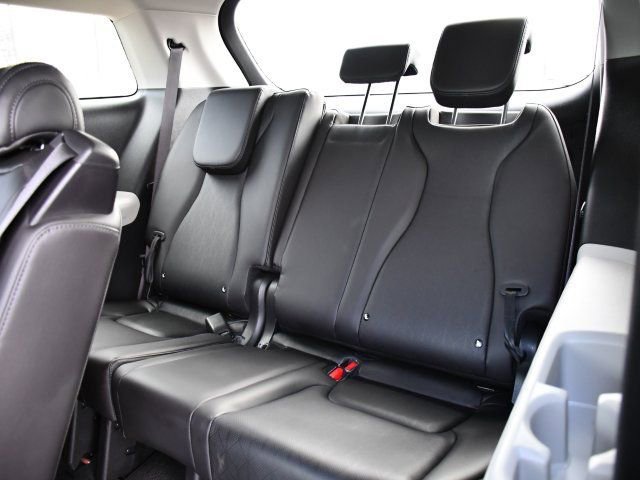 Used 2024 Kia Carnival LX image 17