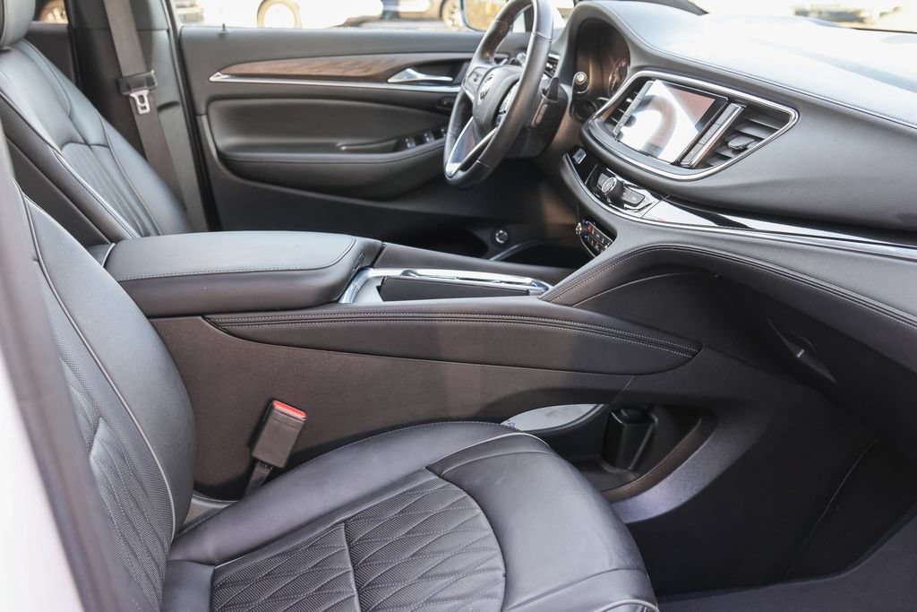 Used 2022 Buick Enclave Avenir w/ Avenir Technology Package AWD/4WD image 19