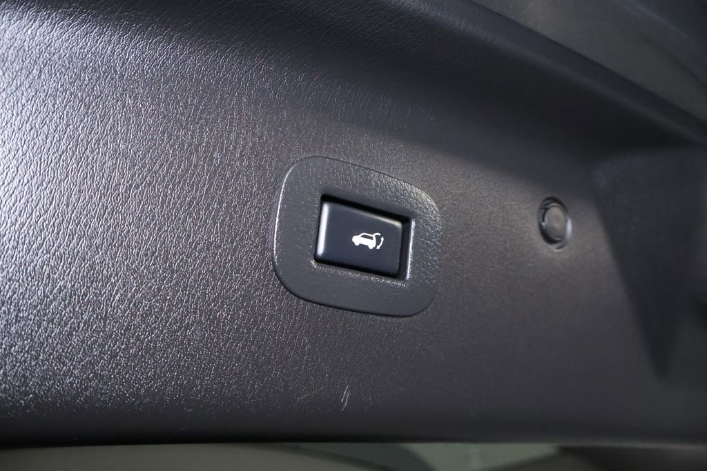 Used 2020 Nissan Armada SL w/ Premium Package image 19