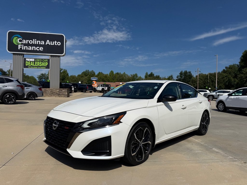 Used 2024 Nissan Altima 2.5 SR w/ SR Premium Package FWD image 1