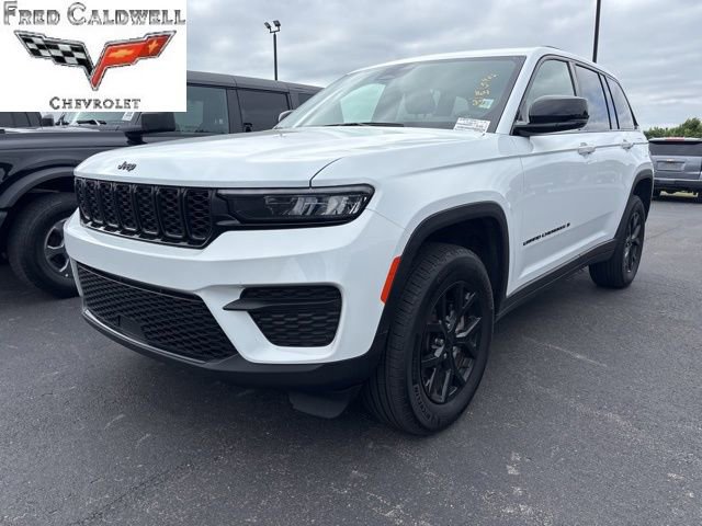 Used 2025 Jeep Grand Cherokee Altitude AWD/4WD image 1
