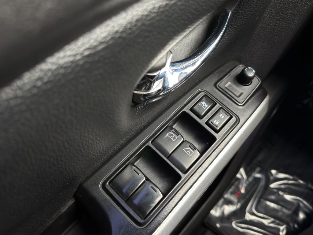 Used 2018 Nissan Titan PRO-4X w/ Pro-4x Utility Package image 11