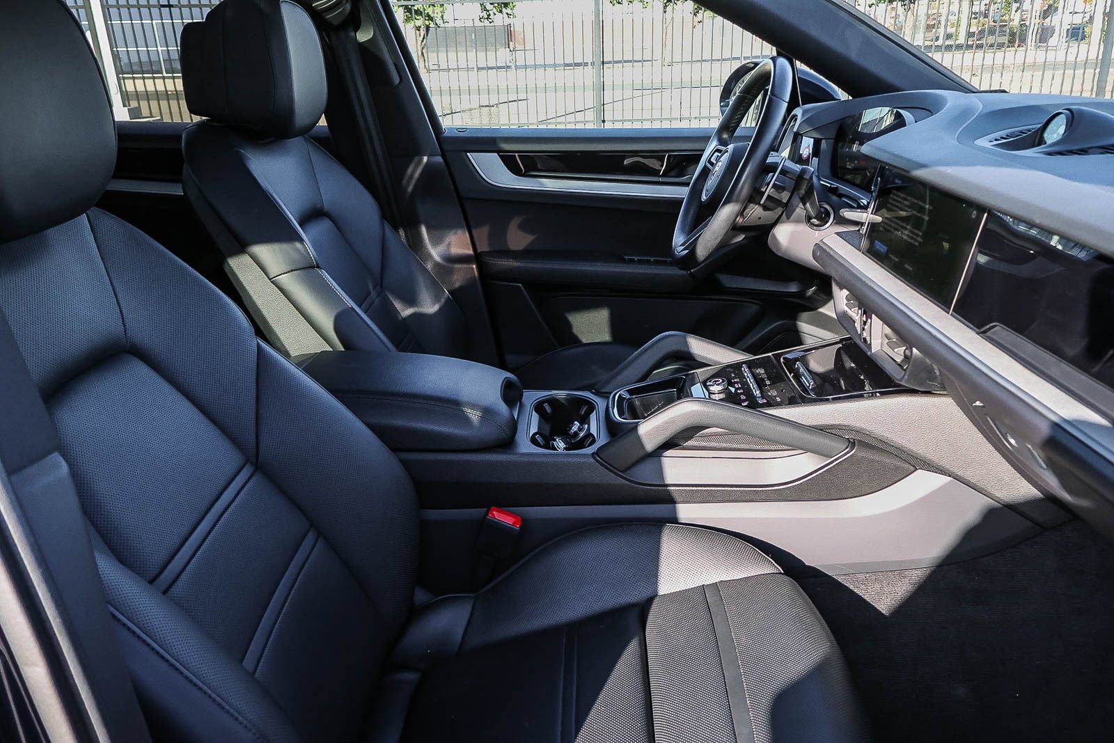 Used 2024 Porsche Cayenne S AWD/4WD image 17