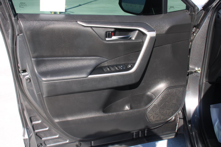 Certified 2022 Toyota RAV4 XLE w/ Convenience Package FWD image 10