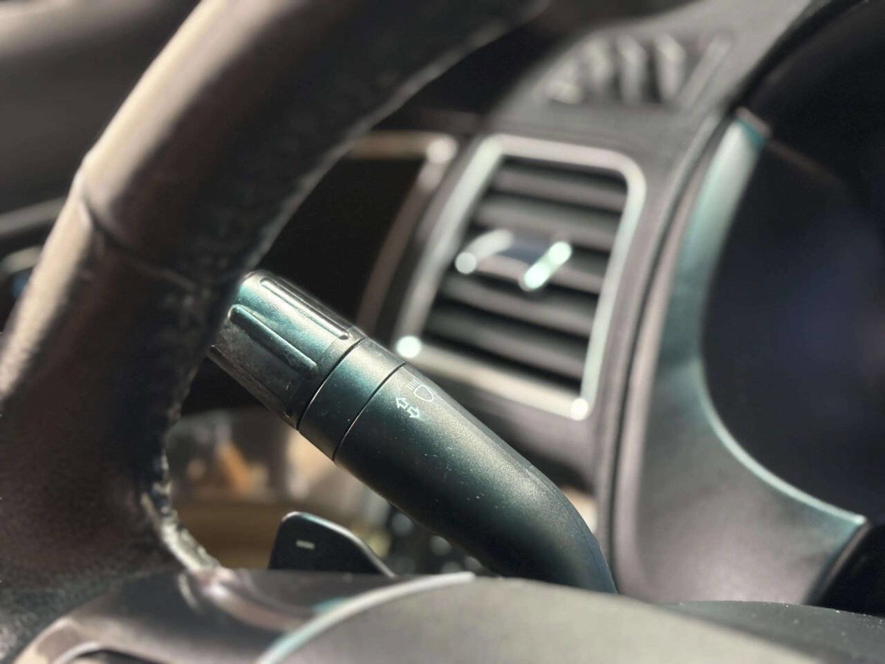 Used 2016 Ford Explorer Limited image 36