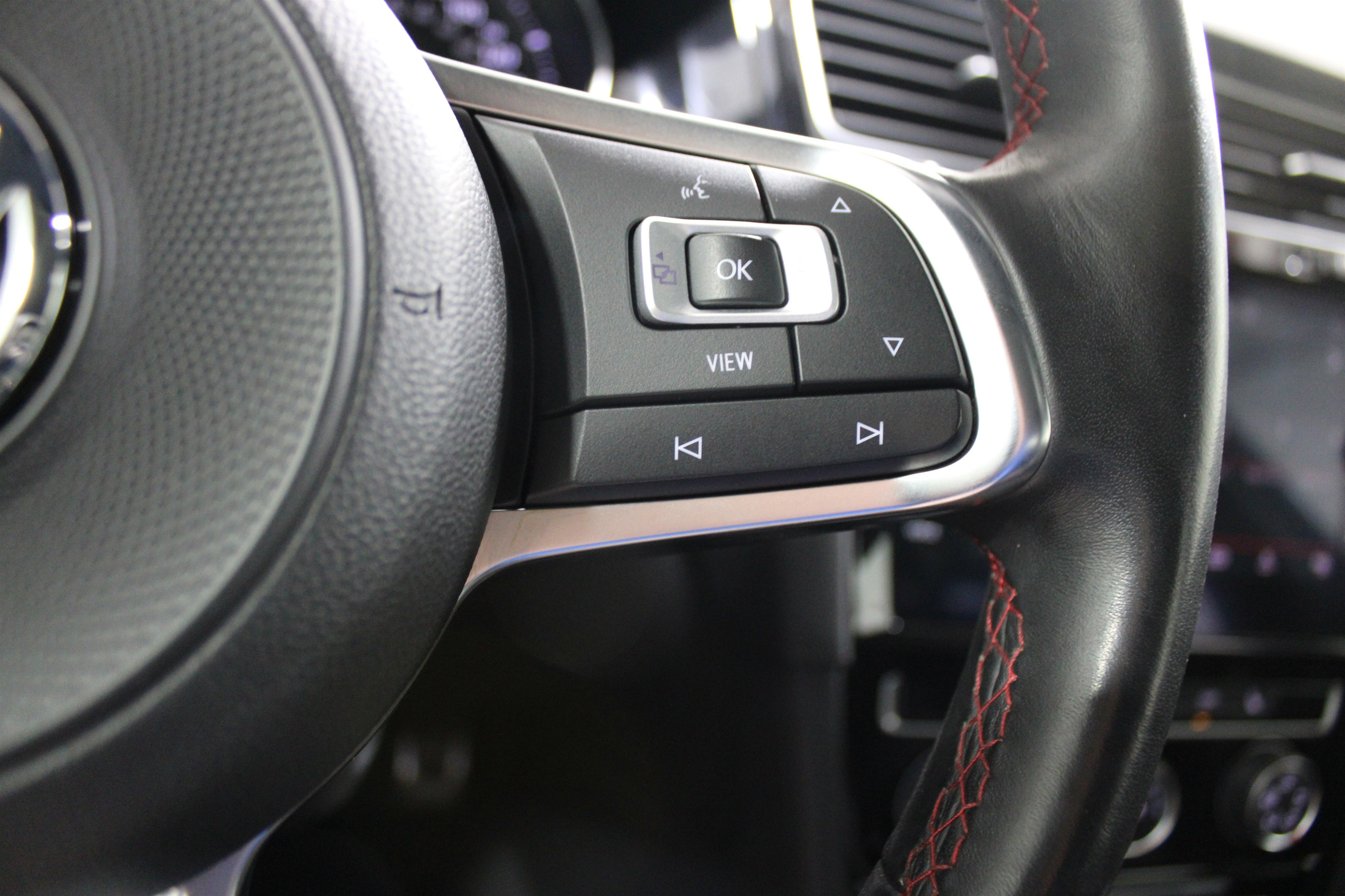 Used 2021 Volkswagen GTI SE image 10