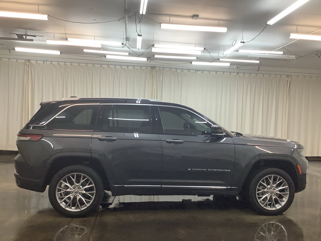 Used 2022 Jeep Grand Cherokee Summit w/ Advanced Protech Group IV AWD/4WD image 5