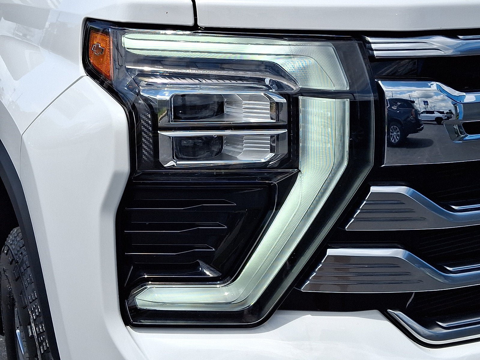 Used 2024 Chevrolet Silverado 3500 High Country w/ High Country Premium Package AWD/4WD image 9